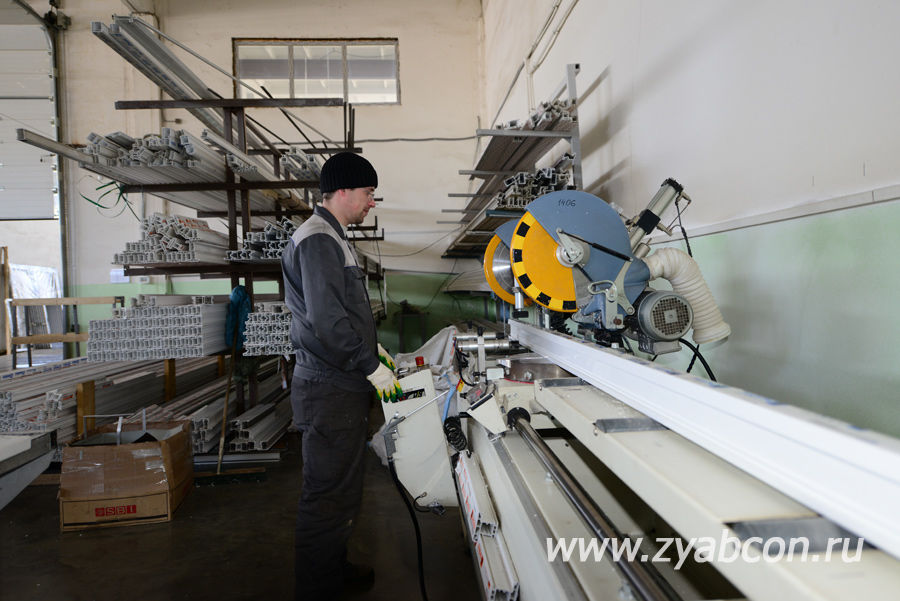 сварочный цех. фрезеровка металла. цех сварки металлоконструкций твз. цех по производству керамической плитки. цех сварки.