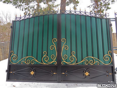 Ворота с элементами ковки №18, каркас - труба, листовая сталь 2 мм