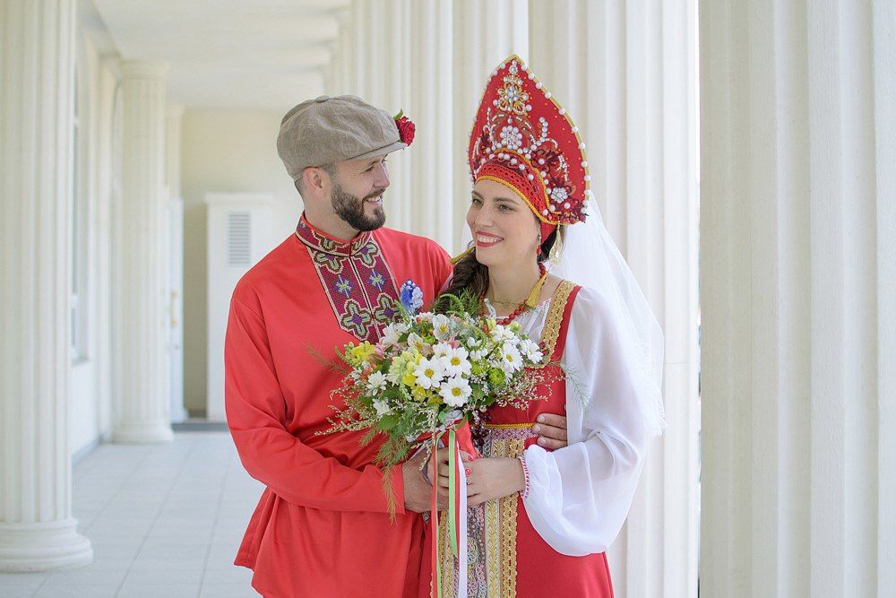 Русские в свадебных платьях