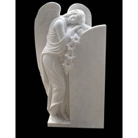 Памятник Ангел с венком на могиле