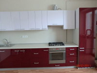 Кухня на заказ угловая из МДФ (пленка) красно-белая